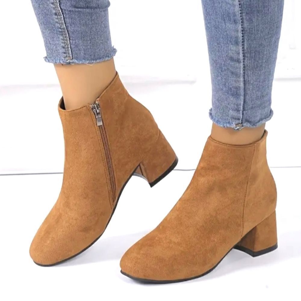 Ladies Tan round toe block heel Ankle boot sz 11